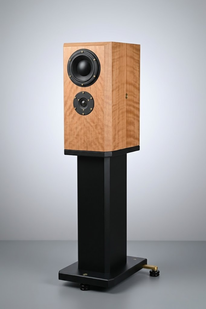 Bravo Acoustics Aria loudspeaker, front and side view, natural wood cabinet
